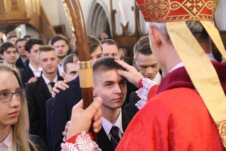Bierzmowanie w bazylice św. Małgorzaty w Nowym Sączu cz. 1