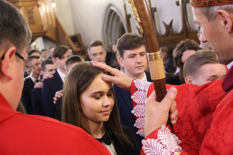 Bierzmowanie w bazylice św. Małgorzaty w Nowym Sączu cz. 1