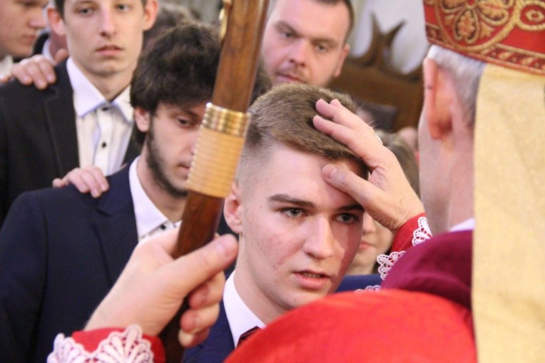 Bierzmowanie w bazylice św. Małgorzaty w Nowym Sączu cz. 1
