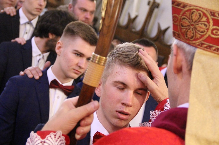 Bierzmowanie w bazylice św. Małgorzaty w Nowym Sączu cz. 1