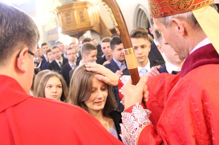 Bierzmowanie w bazylice św. Małgorzaty w Nowym Sączu cz. 1