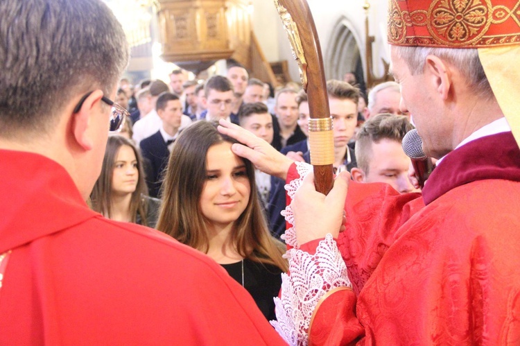 Bierzmowanie w bazylice św. Małgorzaty w Nowym Sączu cz. 1