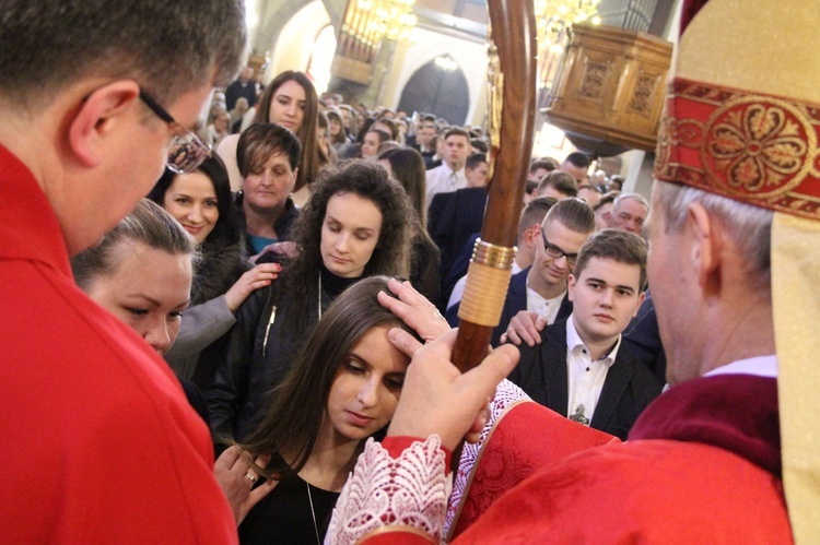 Bierzmowanie w bazylice św. Małgorzaty w Nowym Sączu cz. 1