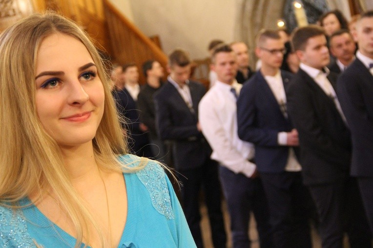 Bierzmowanie w bazylice św. Małgorzaty w Nowym Sączu cz. 1