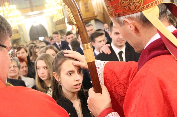 Bierzmowanie w bazylice św. Małgorzaty w Nowym Sączu cz. 2