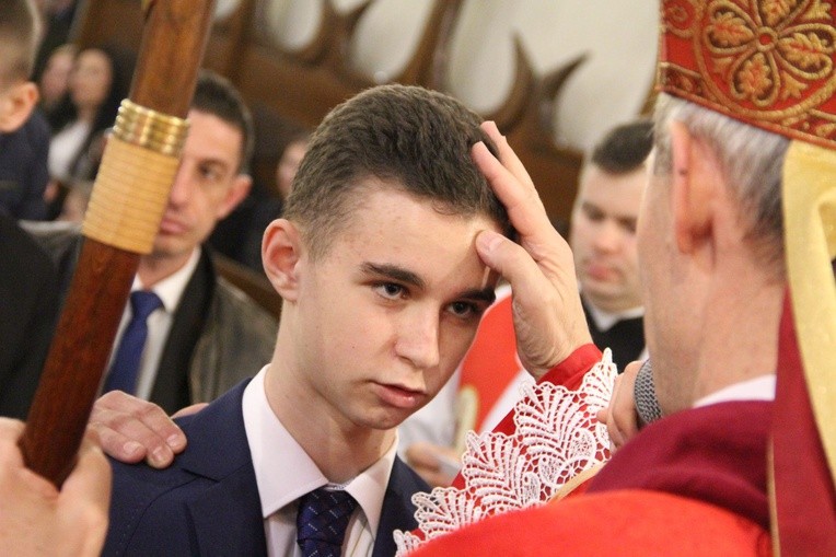 Bierzmowanie w bazylice św. Małgorzaty w Nowym Sączu cz. 2