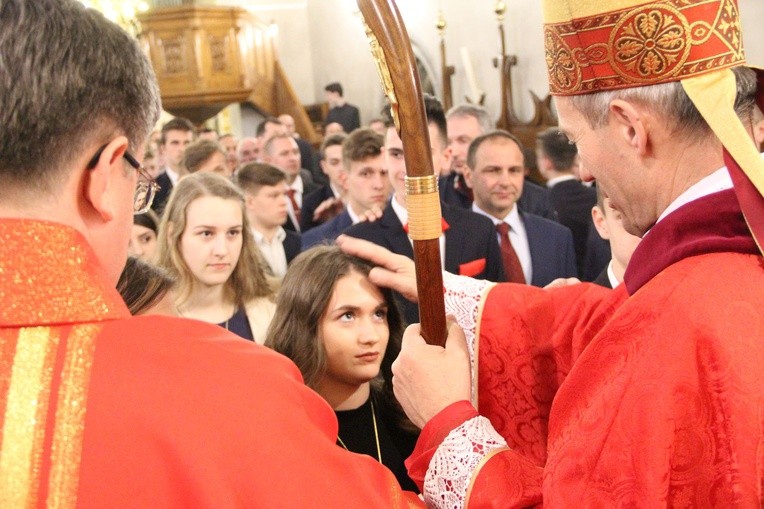 Bierzmowanie w bazylice św. Małgorzaty w Nowym Sączu cz. 2