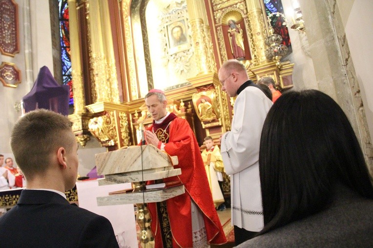 Bierzmowanie w bazylice św. Małgorzaty w Nowym Sączu cz. 2