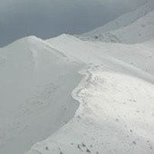 W Tatrach przybywa śniegu, już III stopień zagrożenia lawinowego