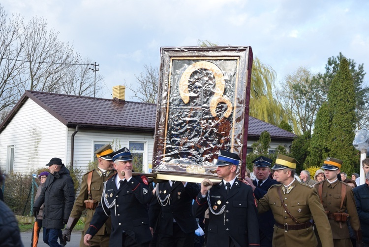 Powitanie ikony MB Częstochowskiej w Pleckiej Dąbrowie