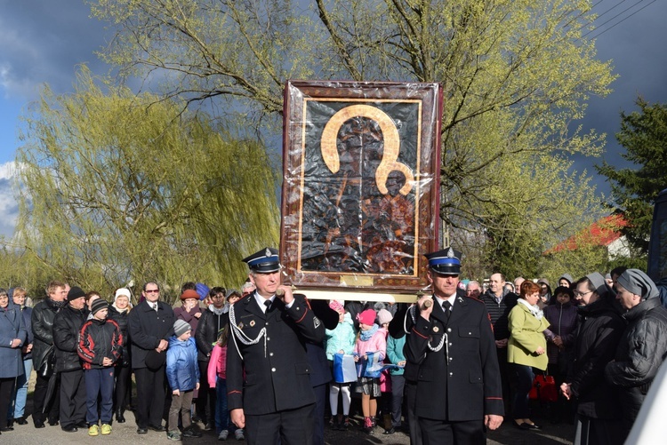 Powitanie ikony MB Częstochowskiej w Pleckiej Dąbrowie