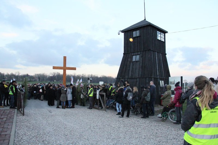 Droga Krzyżowa na Majdanku