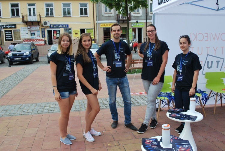 Przasnyscy wolontariusze  angażują się m.in. podczas Festiwalu Fabryka Światła