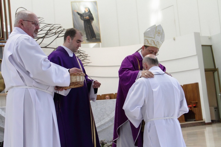 Błogosławieństwo nowych nadzwyczajnych szafarzy Eucharystii - 08.04.2017