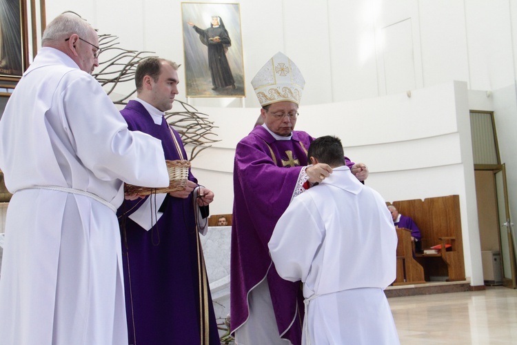 Błogosławieństwo nowych nadzwyczajnych szafarzy Eucharystii - 08.04.2017