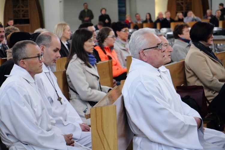 Błogosławieństwo nowych nadzwyczajnych szafarzy Eucharystii - 08.04.2017