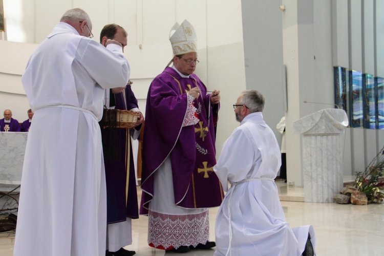 Błogosławieństwo nowych nadzwyczajnych szafarzy Eucharystii - 08.04.2017