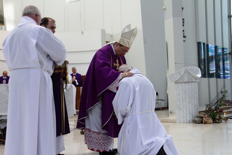 Błogosławieństwo nowych nadzwyczajnych szafarzy Eucharystii - 08.04.2017