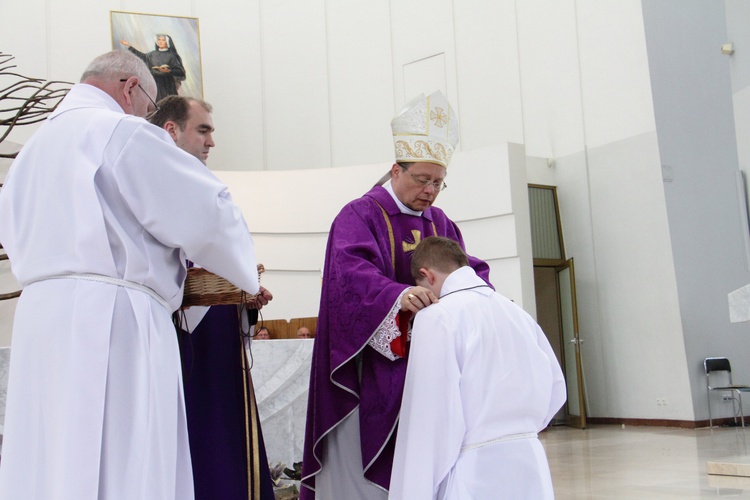 Błogosławieństwo nowych nadzwyczajnych szafarzy Eucharystii - 08.04.2017