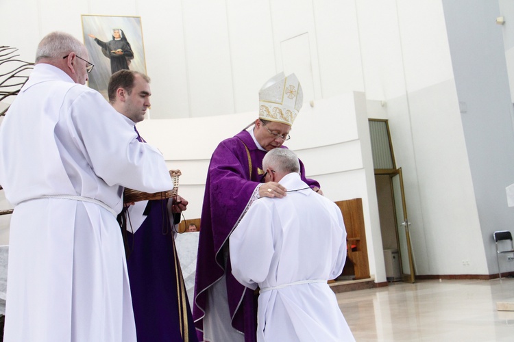 Błogosławieństwo nowych nadzwyczajnych szafarzy Eucharystii - 08.04.2017