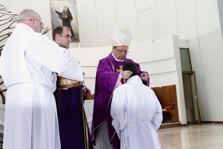 Błogosławieństwo nowych nadzwyczajnych szafarzy Eucharystii - 08.04.2017