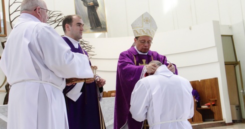 Błogosławieństwo nowych nadzwyczajnych szafarzy Eucharystii - 08.04.2017