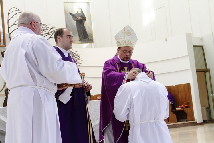 Błogosławieństwo nowych nadzwyczajnych szafarzy Eucharystii - 08.04.2017