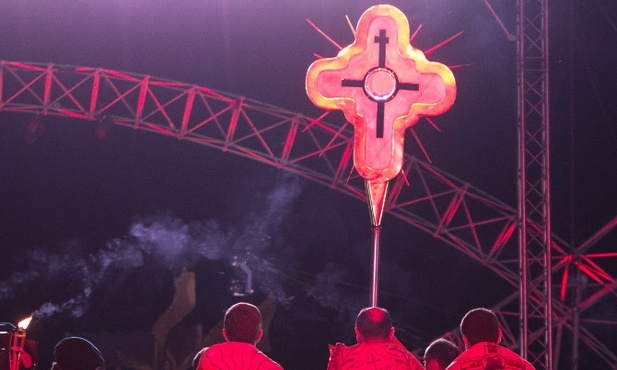 Prymas: Wielki Tydzień to okazja do towarzyszenia Jezusowi