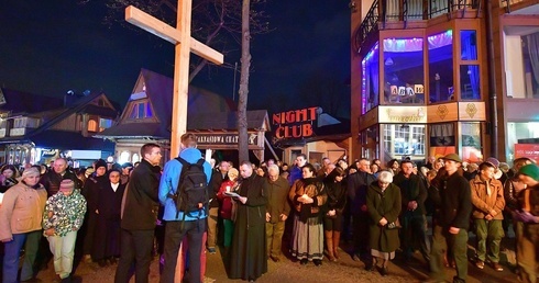 Jezus upadał na Krupówkach