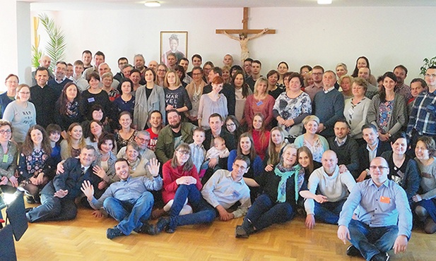 ▲	Uczestnicy weekendu z Duchem Świętym w Gosławicach podczas drugiej edycji kursu Alpha.