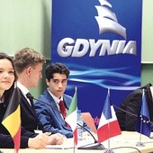 ▲	Rolę Parlamentu Europejskiego pełniła sala Morska w Centrum Konferencyjnym PPNT.