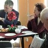 Przemysław Drabek na spotkaniu w bielskim Ośrodku Wspierania Rodziny.