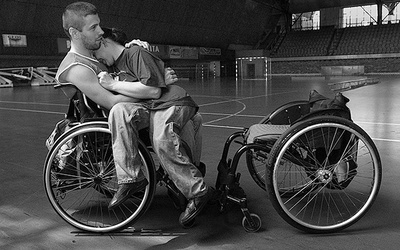 Robert i Basia; zawody w rugby na wózkach w Zabrzu w 2008 roku.