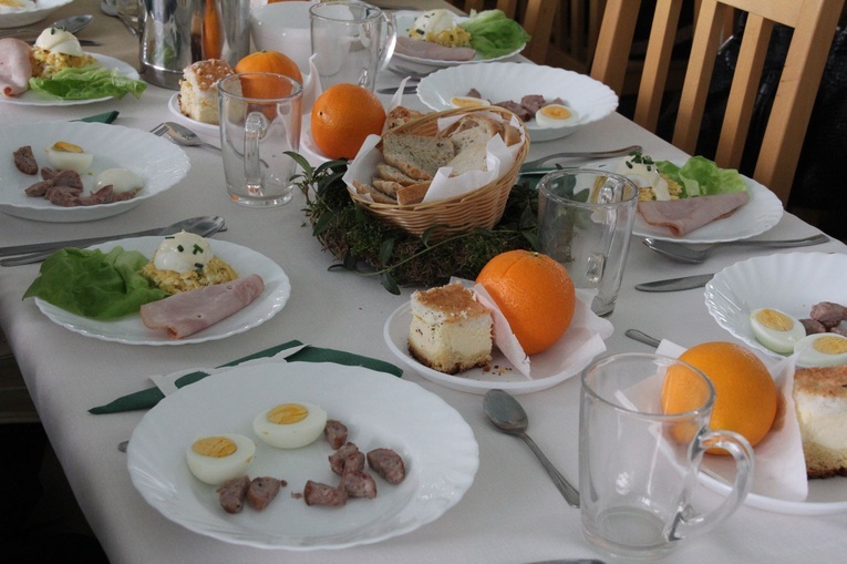 Śniadanie w Domu Dziennego Pobytu