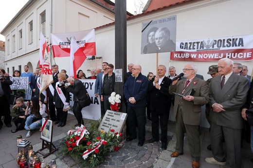Rocznica katastrofy smoleńskiej - plac o. Adama Studzińskiego