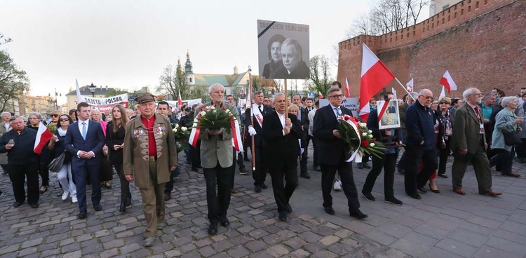 Rocznica katastrofy smoleńskiej - plac o. Adama Studzińskiego