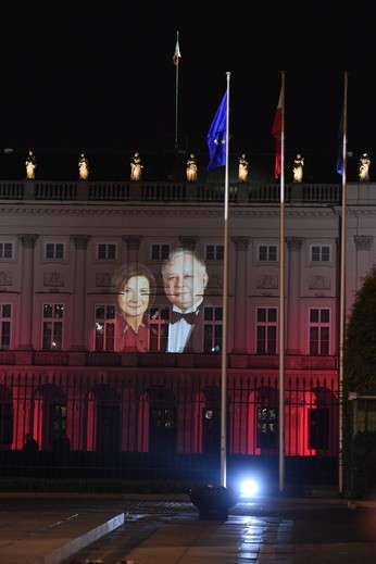 Kaczyński: Rusza konkurs na projekty pomników smoleńskich