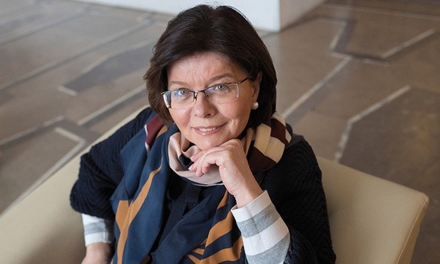 Maria Stachurska – realizatorka filmowa. Obecnie pracuje nad filmem o słudze Bożej Stanisławie Leszczyńskiej. Prywatnie mama Anny Lewandowskiej.