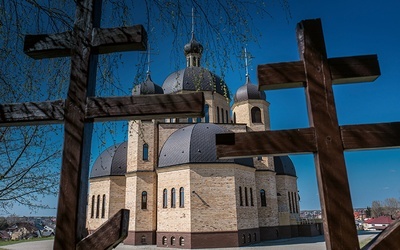 Zbudowana  na wzgórzu cerkiew pw. Zmartwychwstania Pańskiego jest jedną z kilku prawosławnych świątyń w Siemiatyczach.
