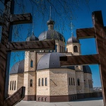 Zbudowana  na wzgórzu cerkiew pw. Zmartwychwstania Pańskiego jest jedną z kilku prawosławnych świątyń w Siemiatyczach.