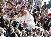 Papież: Kościół musi wychodzić naprzeciw ludziom zepchniętym na margines