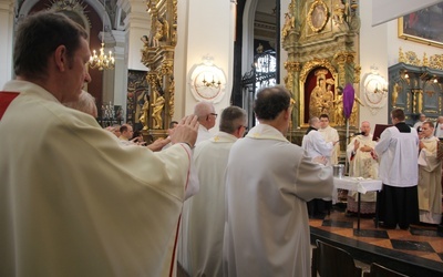 Msza Krzyżma w łowickiej katedrze