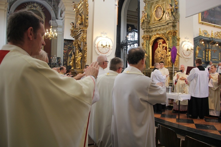 Msza Krzyżma w łowickiej katedrze