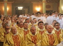 Księża i animatorzy służby liturgicznej wypełnili katedrę św. Mikołaja