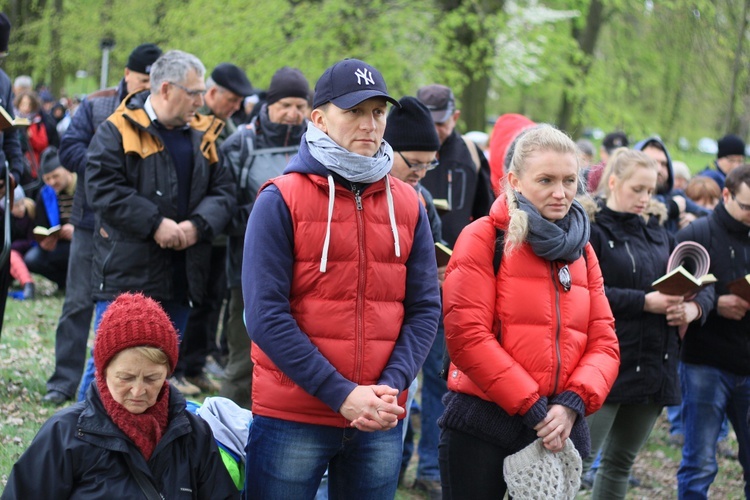 Droga Krzyżowa na kalwarii w Wielki Piątek