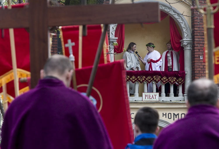 Wielkopiątkowe Misterium w Piekarach Śląskich