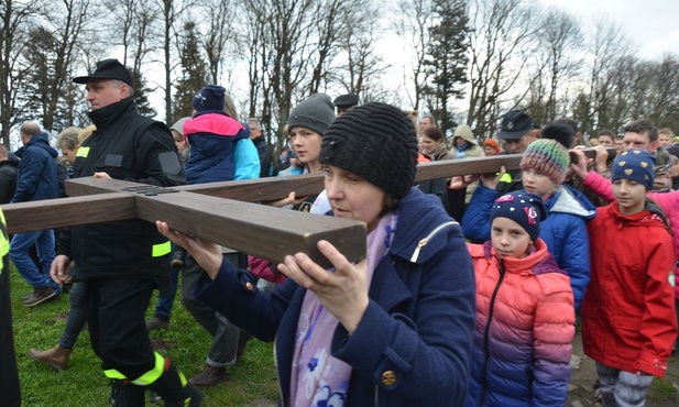 Krzyż trwa, choć zmienia się świat