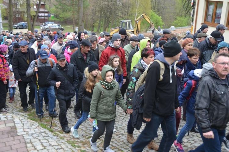 Droga krzyżowa na Święty Krzyż 