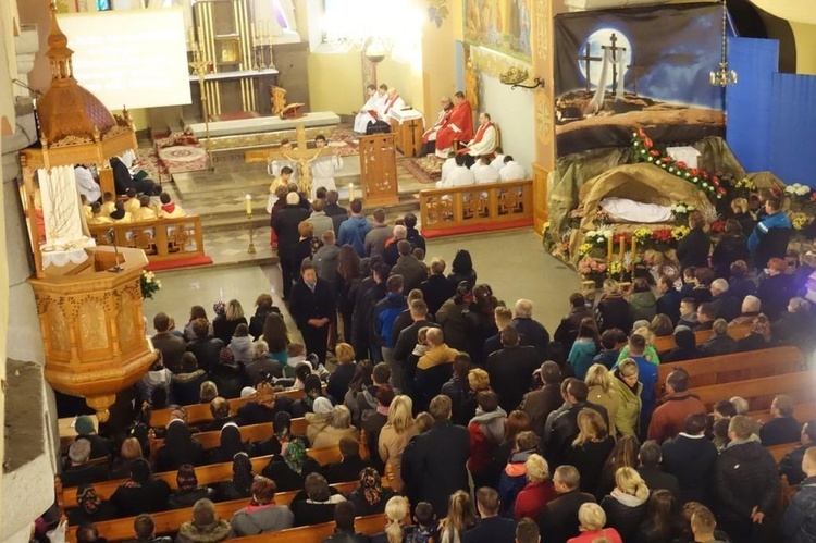 Liturgia Wielkiego Piątku w Poroninie 