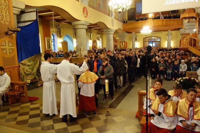 Liturgia Wielkiego Piątku w Poroninie 